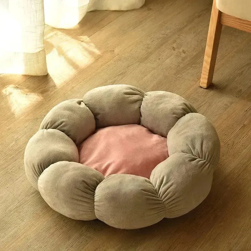 Comfortable Flower-Shaped Pet Bed for Cats and Dogs